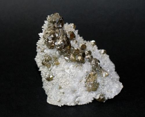 Sphalerite (variety cleiophane) on Quartz<br />Mina Krushev dol, Zona minera Madan, Montes Rhodope, Smolyan Oblast, Bulgaria<br />70mm x 75mm x 60mm<br /> (Author: Philippe Durand)