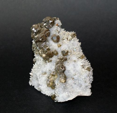 Sphalerite (variety cleiophane) on Quartz<br />Mina Krushev dol, Zona minera Madan, Montes Rhodope, Smolyan Oblast, Bulgaria<br />70mm x 75mm x 60mm<br /> (Author: Philippe Durand)