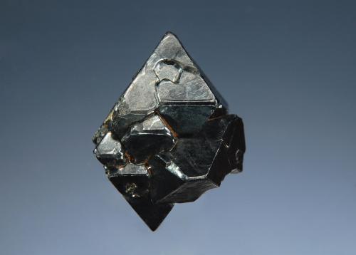 Spinel<br />Kolonne, Embilipitiya, Ratnapura District, Sabaragamuwa Province, Sri Lanka<br />1.4 x 2.0 cm<br /> (Author: crosstimber)