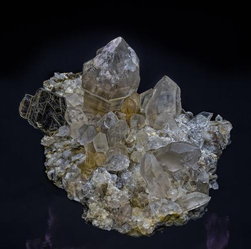 Quartz, Muscovite<br />Rist Mine, Hiddenite, Alexander County, North Carolina, USA<br />12.5 x 8.7 cm<br /> (Author: am mizunaka)