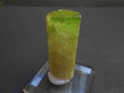 Elbaita<br />Mina Urubu, Monte Belo, Itinga, Vale do Jequitinhonha, Minas Gerais, Brasil<br />5 x 2 x 2 cm<br /> (Autor: Antonio Alcaide)