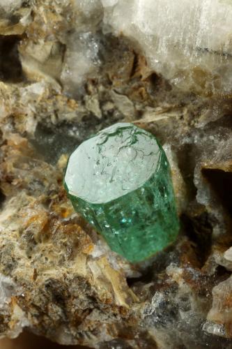 Beryl (variety emerald), Calcite<br />La Pita mining district, Polveros Mine, Municipio Maripí, Western Emerald Belt, Boyacá Department, Colombia<br />46x25x30mm, xl=7x7mm<br /> (Author: Fiebre Verde)