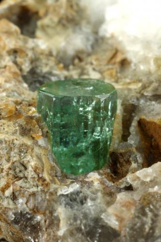 Beryl (variety emerald), Calcite<br />La Pita mining district, Polveros Mine, Municipio Maripí, Western Emerald Belt, Boyacá Department, Colombia<br />46x25x30mm, xl=7x7mm<br /> (Author: Fiebre Verde)