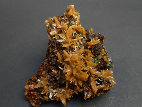 Wulfenita y Mimetita<br />Mapimí, Municipio Mapimí, Durango, Mexico<br />7 x 7 x 4 cm<br /> (Autor: Antonio Alcaide)