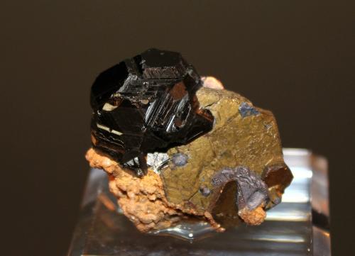 Sphalerite, Pyrrhotite<br />Distrito Santa Eulalia, Municipio Aquiles Serdán, Chihuahua, México<br />40mm x 35mm<br /> (Author: Don Lum)