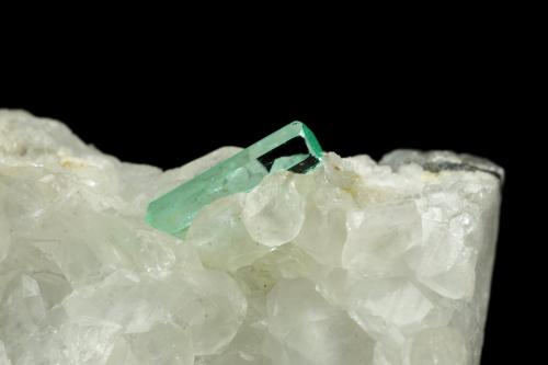 Beryl (variety emerald), Calcite<br />La Pita mining district, Municipio Maripí, Western Emerald Belt, Boyacá Department, Colombia<br />46x85x20mm, xls=26, 16 & 13mm<br /> (Author: Fiebre Verde)