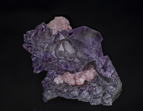 Quartz (variety amethyst), Rhodochrosite<br />Los Remedios Mine, Taxco de Alarcón, Municipio Taxco, Guerrero, Mexico<br />4.0 x 3.2 cm<br /> (Author: am mizunaka)