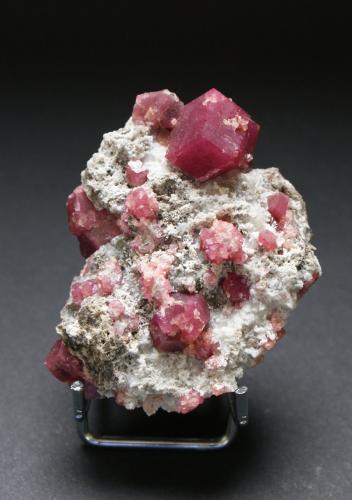 Grossular<br />Sierra de las Cruces, Sierra Mojada mining district, Municipio Sierra Mojada, Coahuila (Coahuila de Zaragoza), Mexico<br />70mm x 50mm x 30mm<br /> (Author: Philippe Durand)