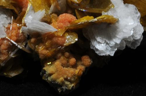 Barite on Wulfenite and Mimetite<br /><br />5.7 x 4.6 x 3.4 cm<br /> (Author: steven calamuci)