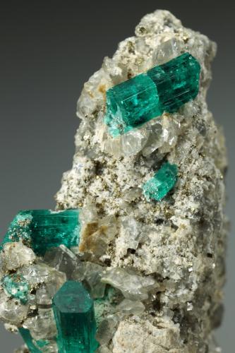 Beryl (variety emerald), Dolomite, Pyrite<br />Chivor mining district, San Gregorio Mine, Municipio Chivor, Eastern Emerald Belt, Boyacá Department, Colombia<br />21x58x31mm, largest xl=13mm<br /> (Author: Fiebre Verde)