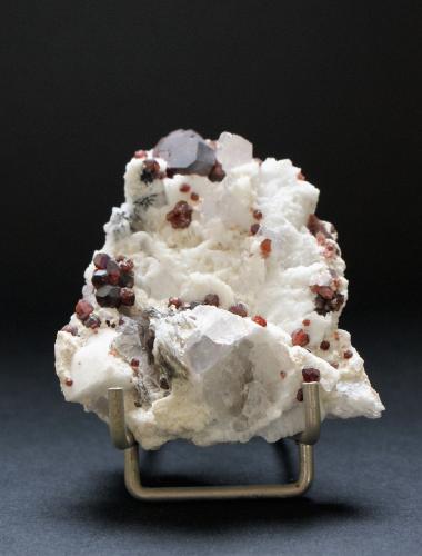 Spessartine<br />Shengus (Shingus), Distrito Roundu, Gilgit-Baltistan (Áreas del Norte), Paquistán<br />60mm x 50mm x 20mm<br /> (Author: Philippe Durand)