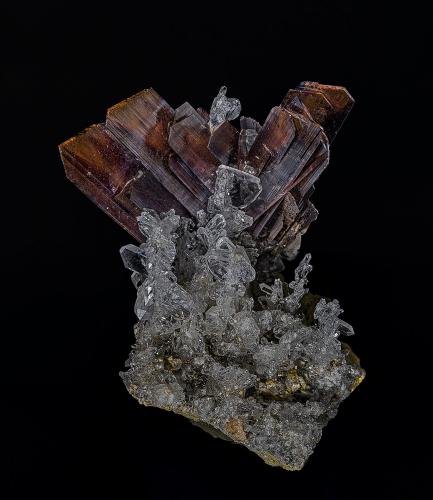Quartz, Brookite<br />Nausherwani prospection, Char Kohan, Kharan, Kharan District, Balochistan (Baluchistan), Pakistan<br />3.2 x 3.7 cm<br /> (Author: am mizunaka)