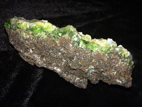 Smithsonite, Calcite<br />Mina 79, Chilito, Zona Hayden, Distrito Banner, Montes Dripping Spring, Condado Gila, Arizona, USA<br />110 mm X 50 mm X 50 mm<br /> (Author: Robert Seitz)