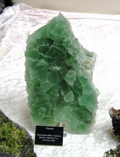 Fluorite<br />Homestake-Jack Pot Mine, Black Mountains, Oatman District-San Francisco District, Mohave County, Arizona, USA<br />~ 20 cm<br /> (Author: Tobi)