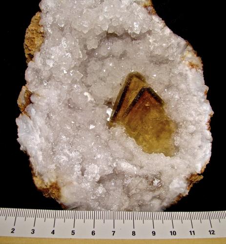 Barite on Quartz<br />Afloramientos Carretera Estatal 37, Harrodsburg, Clear Creek, Condado Monroe, Indiana, USA<br />specimen is 11 cm, barites are 3.8 cm<br /> (Author: Bob Harman)