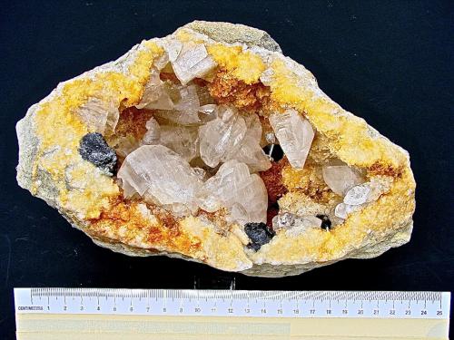 Calcite and Sphalerite on Dolomite<br />Afloramientos Carretera Estatal 56, Canton, Condado Washington, Indiana, USA<br />geode is about 20 cm x 9 cm<br /> (Author: Bob Harman)