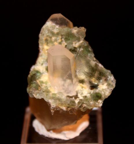 Quartz, Fluorite<br />Erongo Mountain, Usakos, Erongo Region, Namibia<br />39mm x 35mm<br /> (Author: Don Lum)