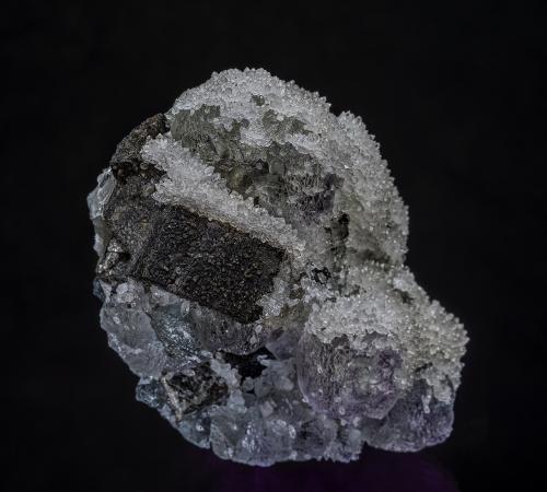 Fluorite, Quartz<br />Mex-Tex Mine, Bingham, Hansonburg District, Socorro County, New Mexico, USA<br />7.0 x 5.3 cm<br /> (Author: am mizunaka)