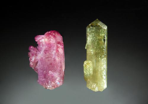 Vesuvianite<br />Jeffrey Mine, Asbestos, Les Sources RCM, Estrie, Québec, Canada<br />(L) 1.0 x 1.9 cm, (R) 0.6 x 2.1 cm<br /> (Author: crosstimber)