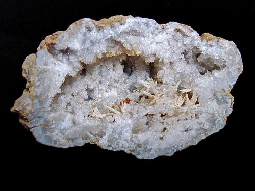 Aragonite on Quartz<br />Condado Monroe, Indiana, USA<br />oval geode is 12cm x 7cm.    The aragonite sprays range from 1.3cm to 3.5cm<br /> (Author: Bob Harman)