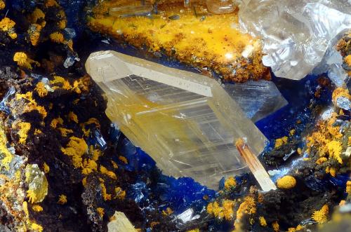 Cerusita<br />Alexander Mine, Ramsbeck, Bestwig, Hochsauerland District, Arnsberg, North Rhine-Westphalia/Nordrhein-Westfalen, Germany<br />Campo de visión 4 mm.<br /> (Autor: Juan Miguel)