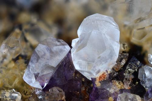 Calcita, Fluorita<br />Gádor Mountains, Laujar de Andarax, Comarca Alpujarra Almeriense, Almería, Andalusia, Spain<br />Campo de visión 5 mm.<br /> (Autor: Juan Miguel)