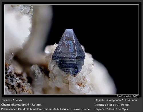 Anatase<br />Col de la Madeleine, Macizo La Lauzière, Saint-Jean-de-Maurienne, Saboya, Auvergne-Rhône-Alpes, Francia<br />fov 5.5 mm<br /> (Author: ploum)