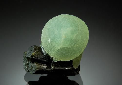 Prehnite<br />Bendougou, Commune Diakon, Arrondissement Diakon, Cercle Bafoulabé, Region Kayes, Mali<br />2.1 x 2.3 cm<br /> (Author: crosstimber)