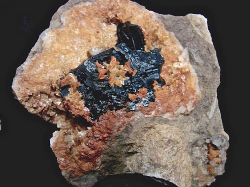 dolomite on sphalerite on dolomite<br />State Route 56 road cut, Canton, Washington County, Indiana, USA<br />geode is 5 cm, the sphalerite is 3.3 cm<br /> (Author: Bob Harman)