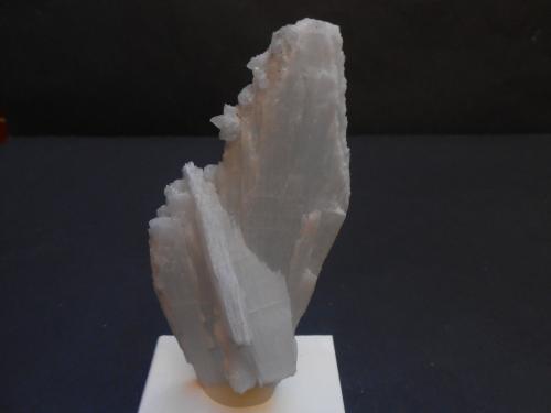 Anhidrita y Calcita<br />Naica Mine, Naica, Municipio Saucillo, Chihuahua, Mexico<br />12 x 5 x 3 cm<br /> (Autor: Antonio Alcaide)