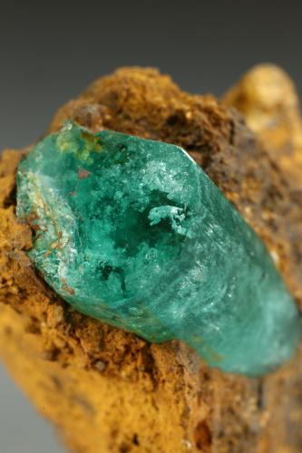 Beryl (variety emerald), Calcite<br />Gachalá mining district,  El Toro Mine, Municipio Gachalá, Eastern Emerald Belt, Cundinamarca Department, Colombia<br />38x44x30mm, xl=22x14mm<br /> (Author: Fiebre Verde)