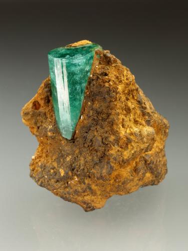 Beryl (variety emerald), Calcite<br />Gachalá mining district,  El Toro Mine, Municipio Gachalá, Eastern Emerald Belt, Cundinamarca Department, Colombia<br />38x44x30mm, xl=22x14mm<br /> (Author: Fiebre Verde)