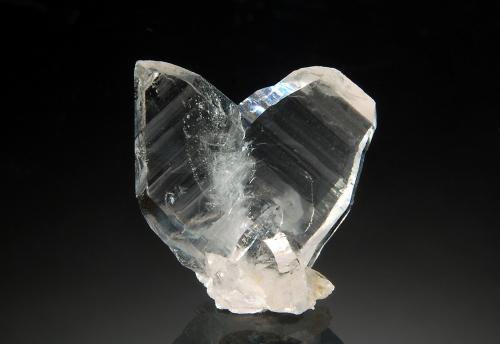 Quartz<br />Toamasina Province (Tamatave), Alaotra-Mangoro Region, Madagascar<br />1.8 x 2.0 cm<br /> (Author: crosstimber)