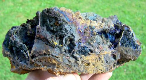 Goethita<br />San Fernando Mine, Aireko Palaziua/Castillo del Inglés, Irun/Irún, Comarca Bajo Bidasoa, Guipúzcoa / Gipuzkoa, Basque Country (Euskadi), Spain<br />14 cm por 9cm<br /> (Autor: canada)