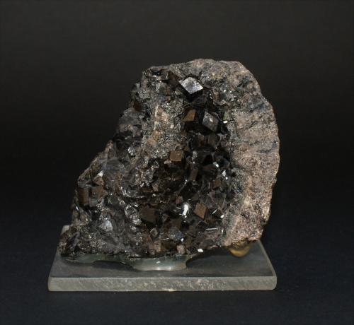 Andradite<br />Chihuahua, México<br />70mm x 60mm x 40mm<br /> (Author: Philippe Durand)