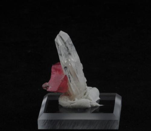 Rhodochrosite and Quartz<br />Huayllapon Mine (Huallapon Mine), Pasto Bueno, Pampas District, Pallasca Province, Ancash Department, Peru<br />2.6 x 1.7 x 1.7 cm<br /> (Author: steven calamuci)