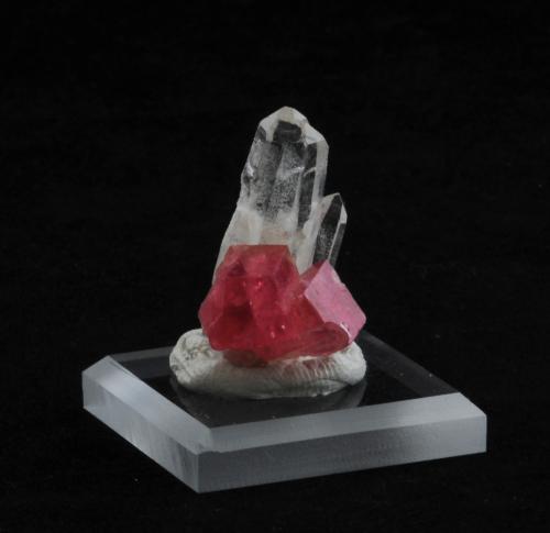 Rhodochrosite and Quartz<br />Huayllapon Mine (Huallapon Mine), Pasto Bueno, Pampas District, Pallasca Province, Ancash Department, Peru<br />2.6 x 1.7 x 1.7 cm<br /> (Author: steven calamuci)