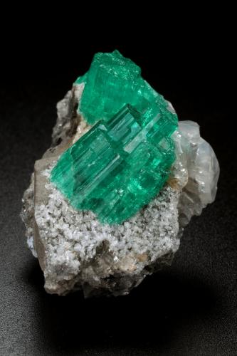 Beryl (variety emerald), Albite (variety cleavelandite), Dolomite, Pyrite<br />Chivor mining district, Piedra de Chulo Mine, Municipio Chivor, Eastern Emerald Belt, Boyacá Department, Colombia<br />45x33x23mm, largest aggregate=18x16mm<br /> (Author: Fiebre Verde)