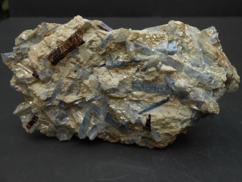 Cianita y Estaurolita<br />Sponda Alp - Pizzo Forno, Chironico Valley, Leventina, Ticino (Tessin), Switzerland<br />11 x 6 x 2 cm<br /> (Autor: Antonio Alcaide)