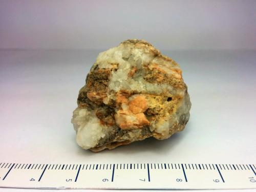 Pegmatita<br />Port of Canencia, Bustarviejo, Comarca Sierra Norte, Community of Madrid, Spain<br />4 x 4 cm.<br /> (Autor: FranHB)