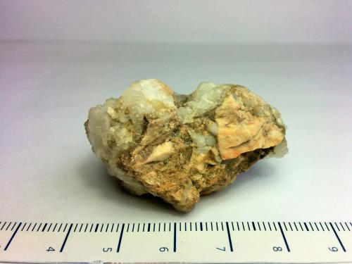 Pegmatita<br />Port of Canencia, Bustarviejo, Comarca Sierra Norte, Community of Madrid, Spain<br />4 x 3 cm.<br /> (Autor: FranHB)
