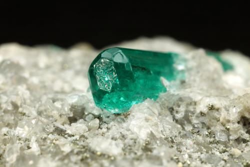 Beryl (variety emerald), Calcite, Pyrite<br />Chivor mining district, Municipio Chivor, Eastern Emerald Belt, Boyacá Department, Colombia<br />40x49x22mm, xl=16mm<br /> (Author: Fiebre Verde)