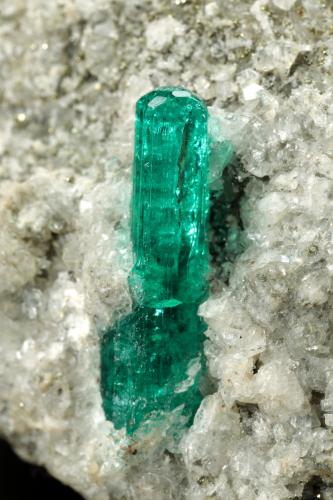 Beryl (variety emerald), Calcite, Pyrite<br />Chivor (distrito minero), Municipio Chivor, Cinturón Esmeraldífero Oriental, Departamento Boyacá, Colombia<br />40x49x22mm, xl=16mm<br /> (Author: Fiebre Verde)