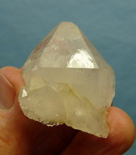 Quartz<br />Ceres, Warmbokkeveld Valley, Ceres, Valle Warmbokkeveld, Witzenberg, Cape Winelands, Provincia Occidental del Cabo, Sudáfrica<br />44 x 40 x 23 mm<br /> (Author: Pierre Joubert)