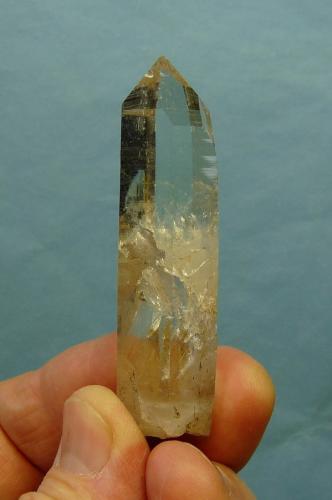 Quartz<br />Ceres, Warmbokkeveld Valley, Ceres, Valle Warmbokkeveld, Witzenberg, Cape Winelands, Provincia Occidental del Cabo, Sudáfrica<br />70 x 17 x 16 mm<br /> (Author: Pierre Joubert)