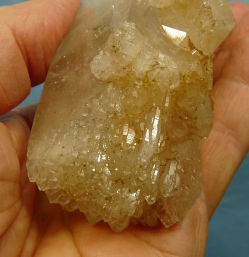 Quartz<br />Ceres, Warmbokkeveld Valley, Ceres, Valle Warmbokkeveld, Witzenberg, Cape Winelands, Provincia Occidental del Cabo, Sudáfrica<br />110 x 55 x 43 mm<br /> (Author: Pierre Joubert)