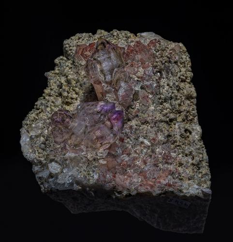 Quartz<br />Orange River, Warmbad, Karasburg District, ǁKaras Region, Namibia<br />9.0 x 11.0 cm<br /> (Author: am mizunaka)