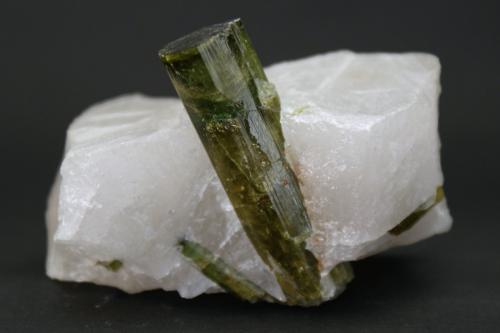 Elbaite<br />Minas Gerais, Brazil<br />60mm x 40mm x 30mm<br /> (Author: Philippe Durand)