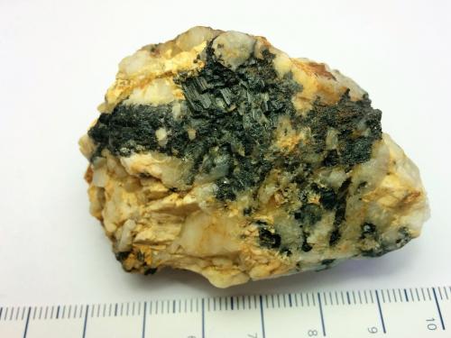 Pegmatita<br />Port of Canencia, Bustarviejo, Comarca Sierra Norte, Community of Madrid, Spain<br />6 x 4 cm.<br /> (Autor: FranHB)