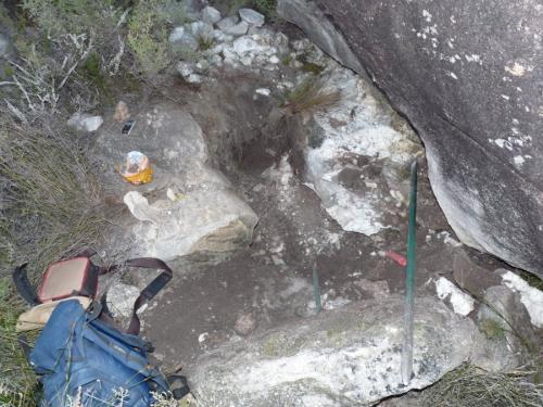 A close up of the hole.  Note the quartz reef to the right of the picture. (Author: Pierre Joubert)